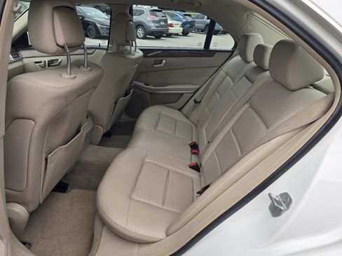 Used 2014 Mercedes-Benz E 250 BlueTEC 4MATIC Sedan image 8