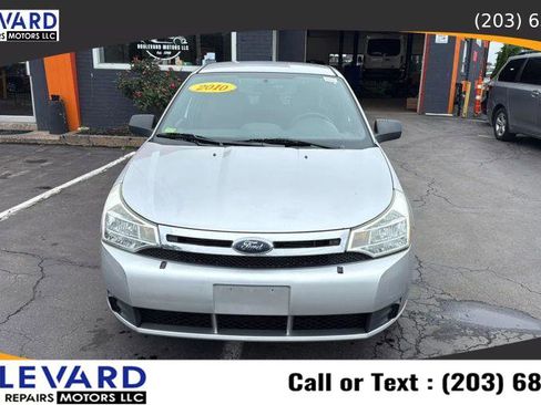 Used 2010 Ford Focus SE image 2