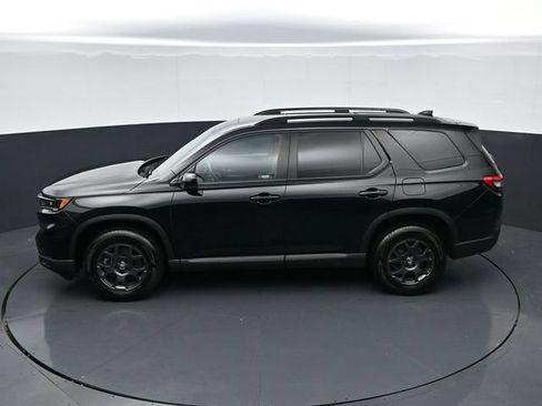 Used 2025 Honda Pilot TrailSport image 38