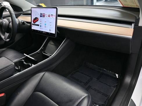 Used 2019 Tesla Model 3 image 41