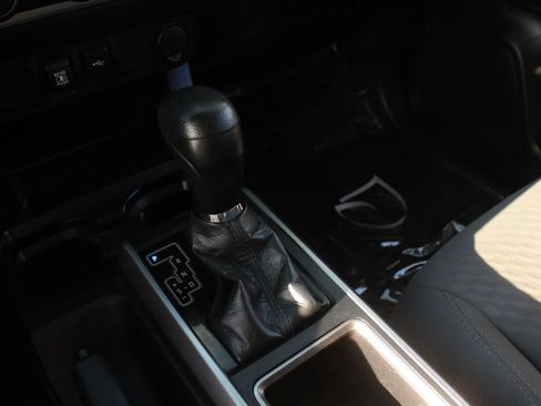 Used 2021 Toyota Tacoma SR5 AWD/4WD image 29