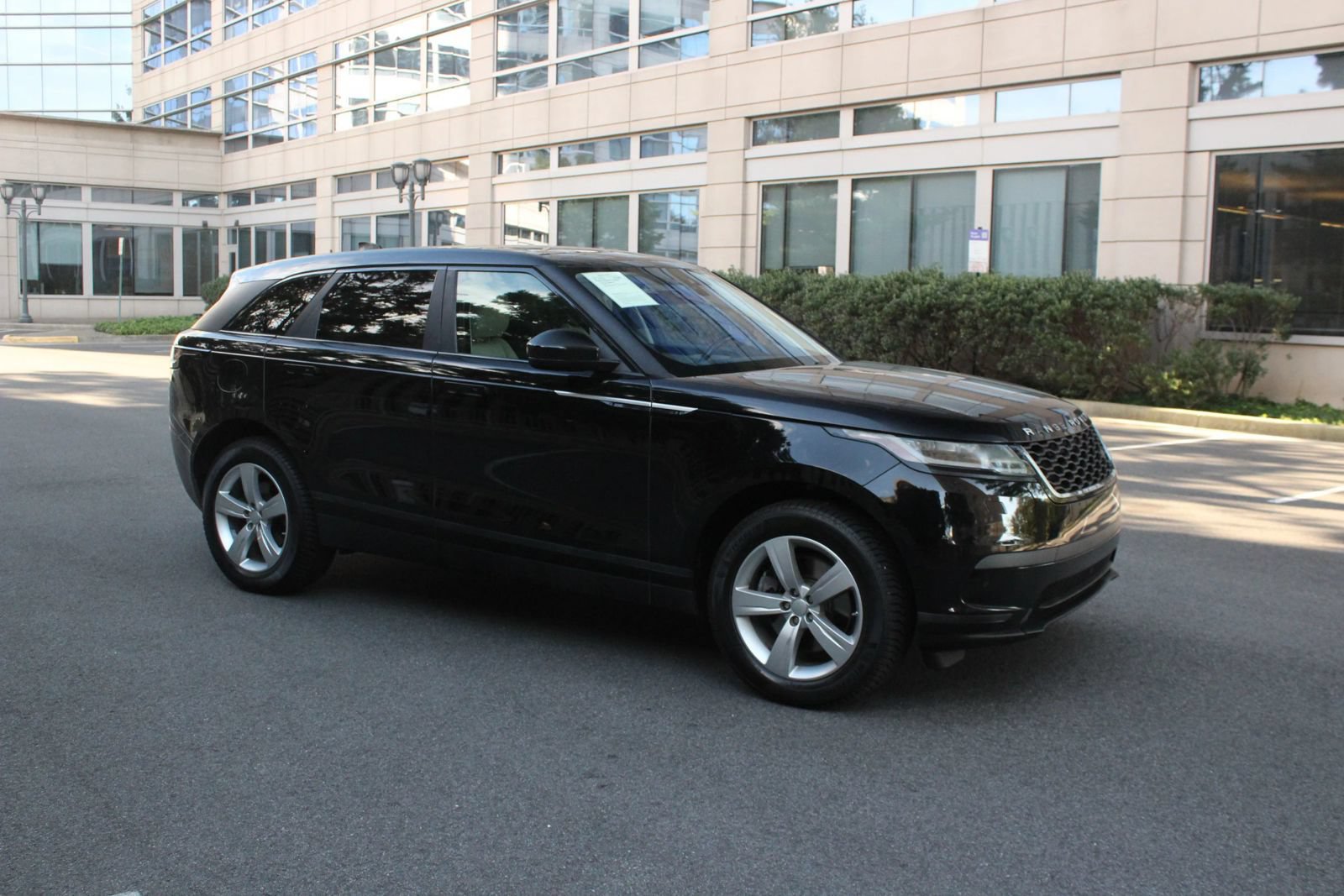 Used 2020 Land Rover Range Rover Velar S AWD/4WD image 2