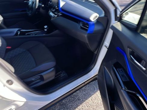 Used 2020 Toyota C-HR XLE image 15