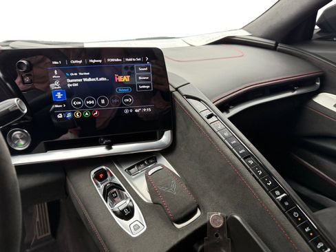 Used 2022 Chevrolet Corvette Stingray w/ Z51 Performance Package image 12