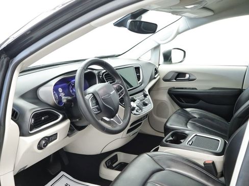 Certified 2023 Chrysler Pacifica Touring-L FWD image 27