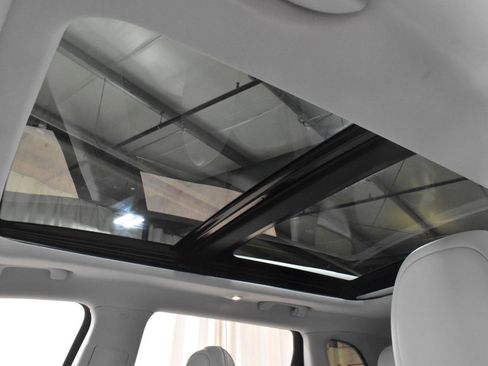 Used 2021 Jeep Cherokee Latitude Lux w/ Sun & Sound Group image 5