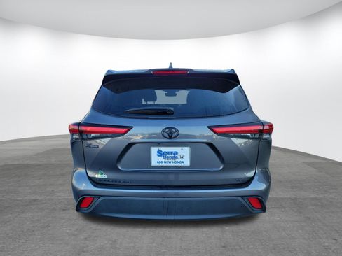 Used 2022 Toyota Highlander XLE FWD image 6