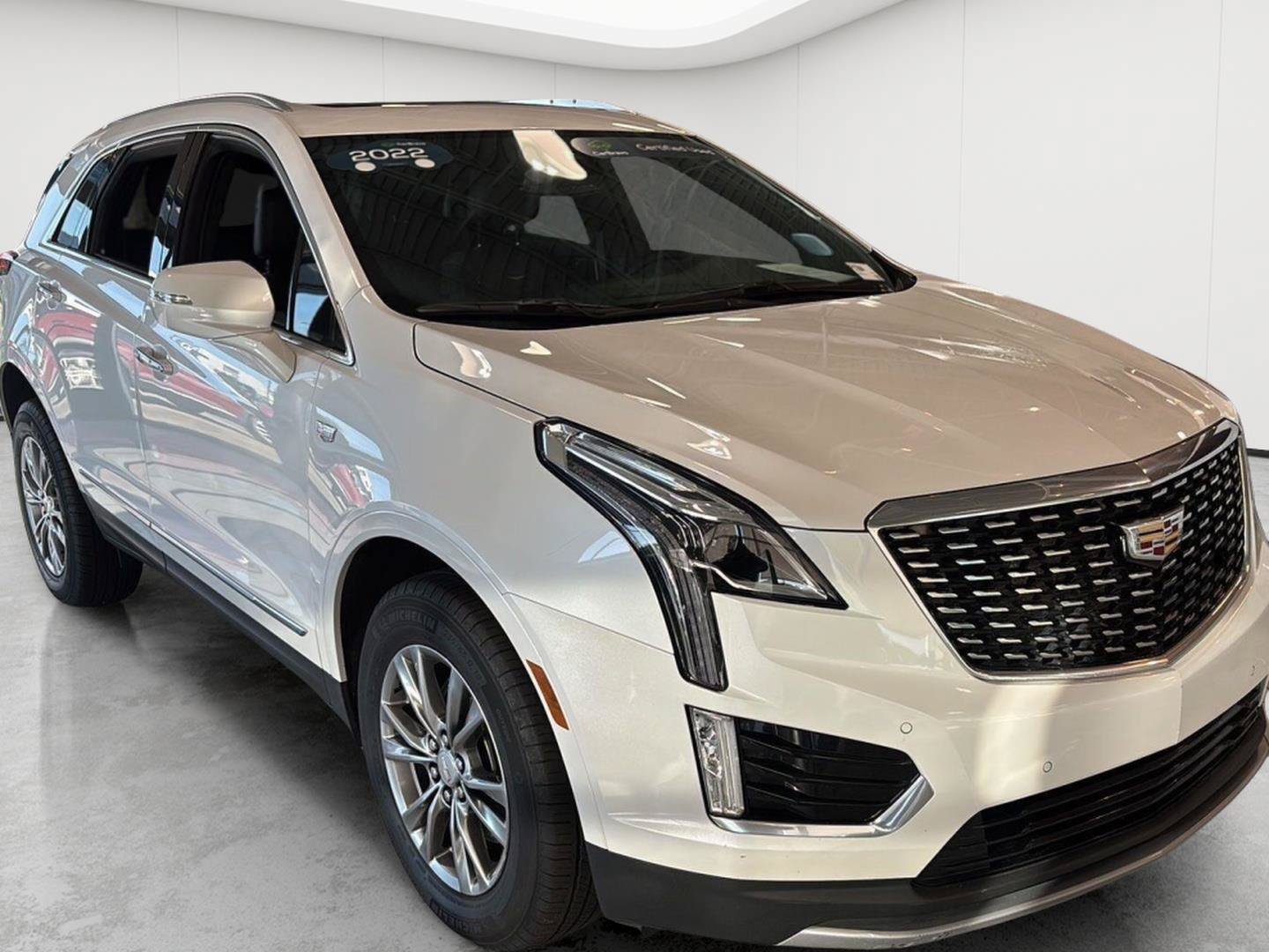 Certified 2022 Cadillac XT5 Premium Luxury w/ LPO, Floor Liner Package AWD/4WD image 3