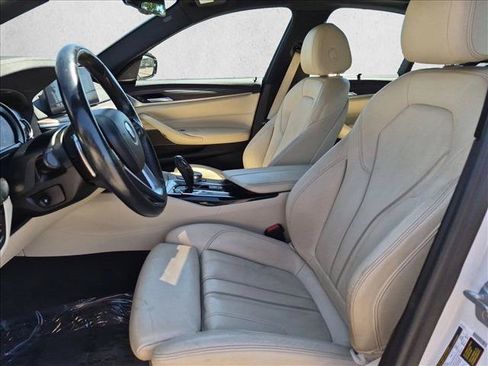 Used 2018 BMW 530e RWD image 17