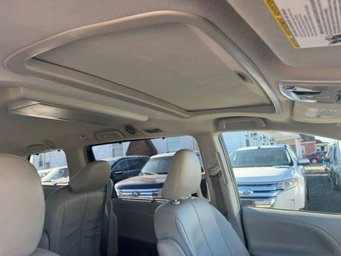 Used 2012 Toyota Sienna Limited image 80