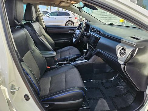 Used 2018 Toyota Corolla SE w/ SE Premium Package image 23
