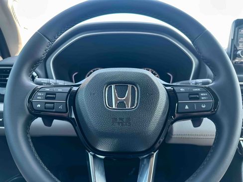 New 2025 Honda Pilot Touring image 16