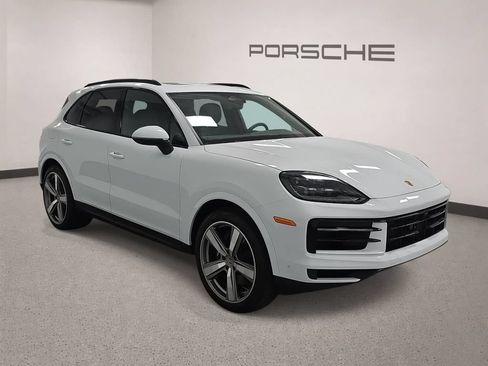 Certified 2026 Porsche Cayenne AWD/4WD image 8
