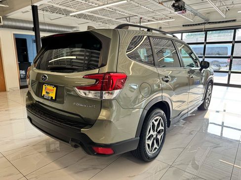 Used 2020 Subaru Forester Premium AWD/4WD image 5
