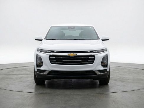 Used 2025 Chevrolet Equinox LT image 2