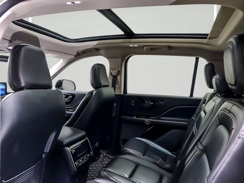 Used 2022 Lincoln Aviator Reserve w/ Elements Package Plus AWD/4WD image 11