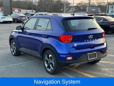 Used 2024 Hyundai Venue Limited image 3