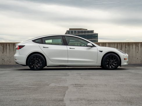 Used 2023 Tesla Model 3 Standard Range RWD image 4