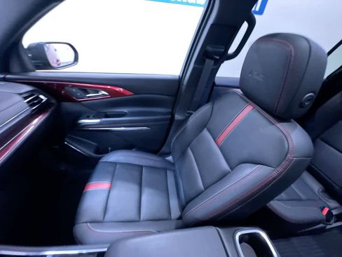 Used 2024 Chevrolet Traverse RS image 34