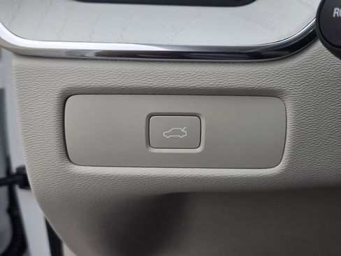 New 2026 Volvo XC60 B5 Ultra w/ Protection Package Premier AWD/4WD image 17