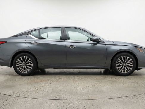 Used 2025 Nissan Altima 2.5 SV image 11