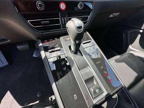 Certified 2025 Porsche Macan image 24