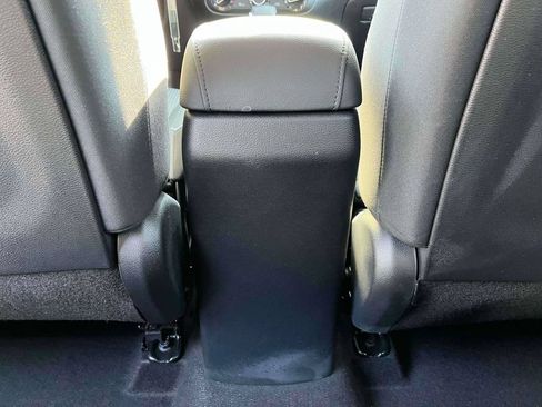 Used 2025 Kia Soul LX w/ LX Technology Package FWD image 4