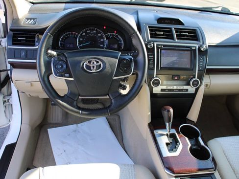 Used 2012 Toyota Camry XLE image 17