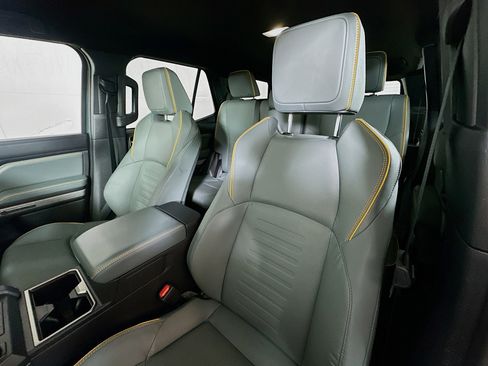 Used 2025 Toyota 4Runner Trailhunter image 19