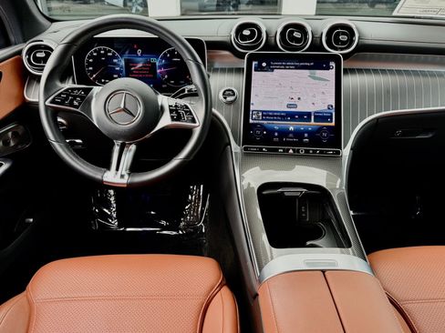 Used 2024 Mercedes-Benz GLC 300 image 41