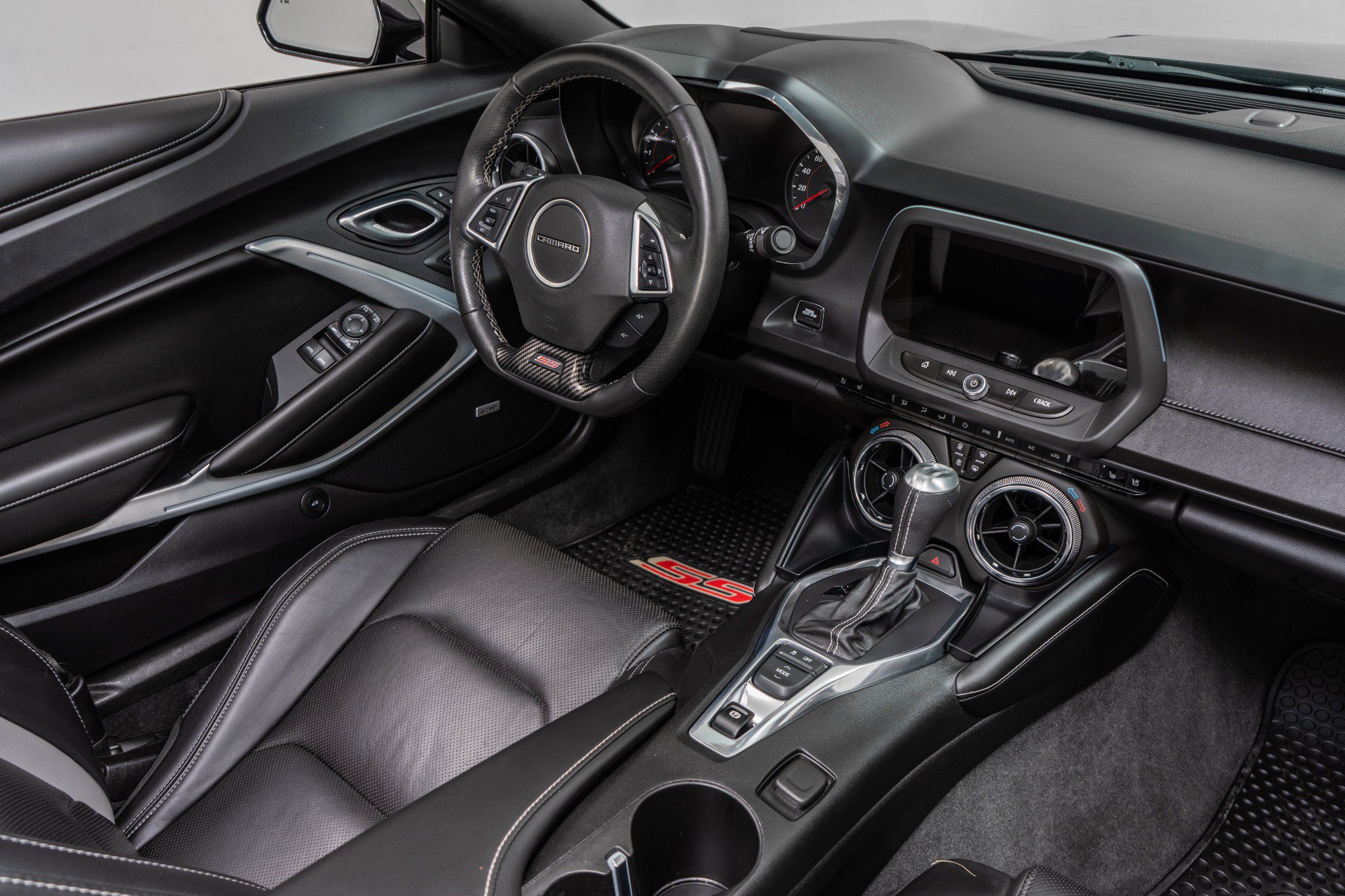 Used 2018 Chevrolet Camaro SS RWD image 26