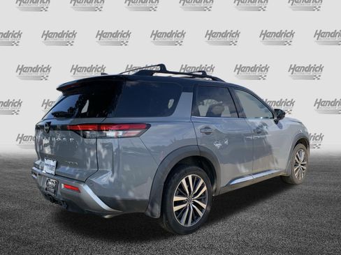 Used 2022 Nissan Pathfinder Platinum w/ Cargo Package FWD image 10