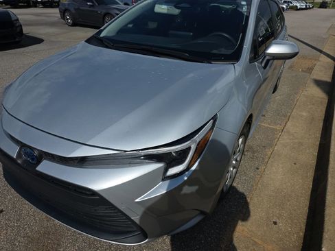 Used 2024 Toyota Corolla LE image 3