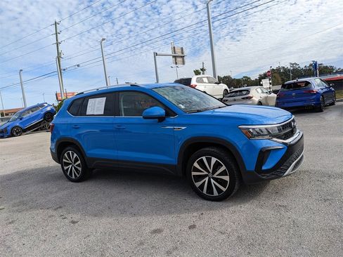 Certified 2022 Volkswagen Taos SE image 8