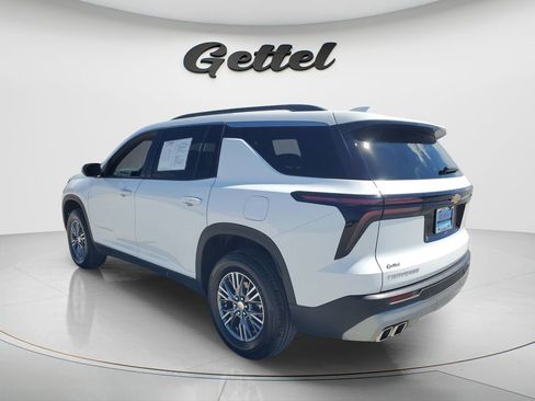 Certified 2025 Chevrolet Traverse LT FWD image 14