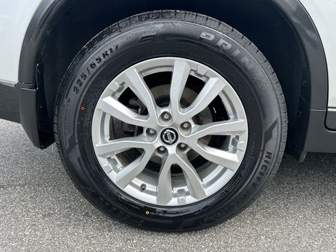Used 2017 Nissan Rogue SV AWD/4WD image 39