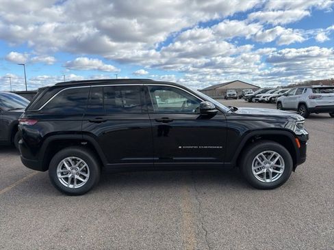 New 2025 Jeep Grand Cherokee Laredo X image 2