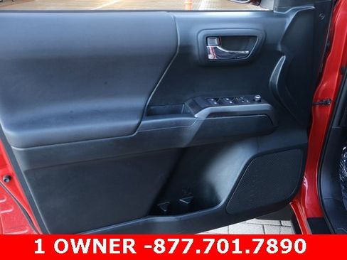 Used 2016 Toyota Tacoma TRD Sport image 10