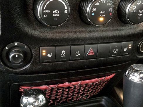 Used 2018 Jeep Wrangler Unlimited Rubicon AWD/4WD image 25