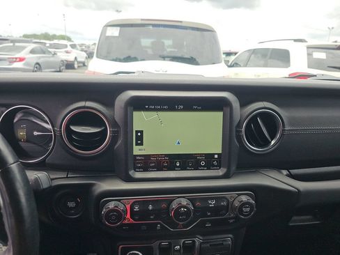 Used 2022 Jeep Wrangler Unlimited Sahara w/ Cold Weather Group AWD/4WD image 6