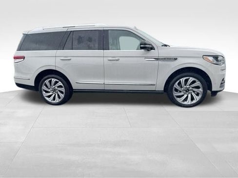 Certified 2024 Lincoln Navigator Reserve AWD/4WD image 2