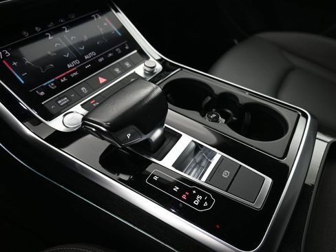 Used 2019 Audi Q8 Premium Plus w/ Premium Plus image 18