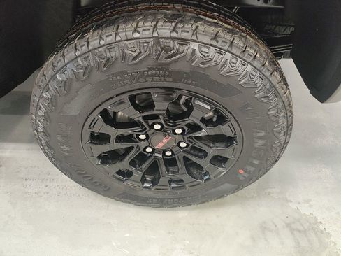 New 2026 GMC Canyon Elevation w/ Convenience Package image 18