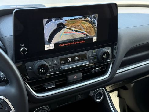 Used 2025 Toyota Grand Highlander AWD image 15