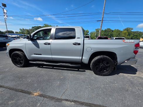 Used 2019 Toyota Tundra SR5 w/ SR5 Upgrade Package RWD image 8