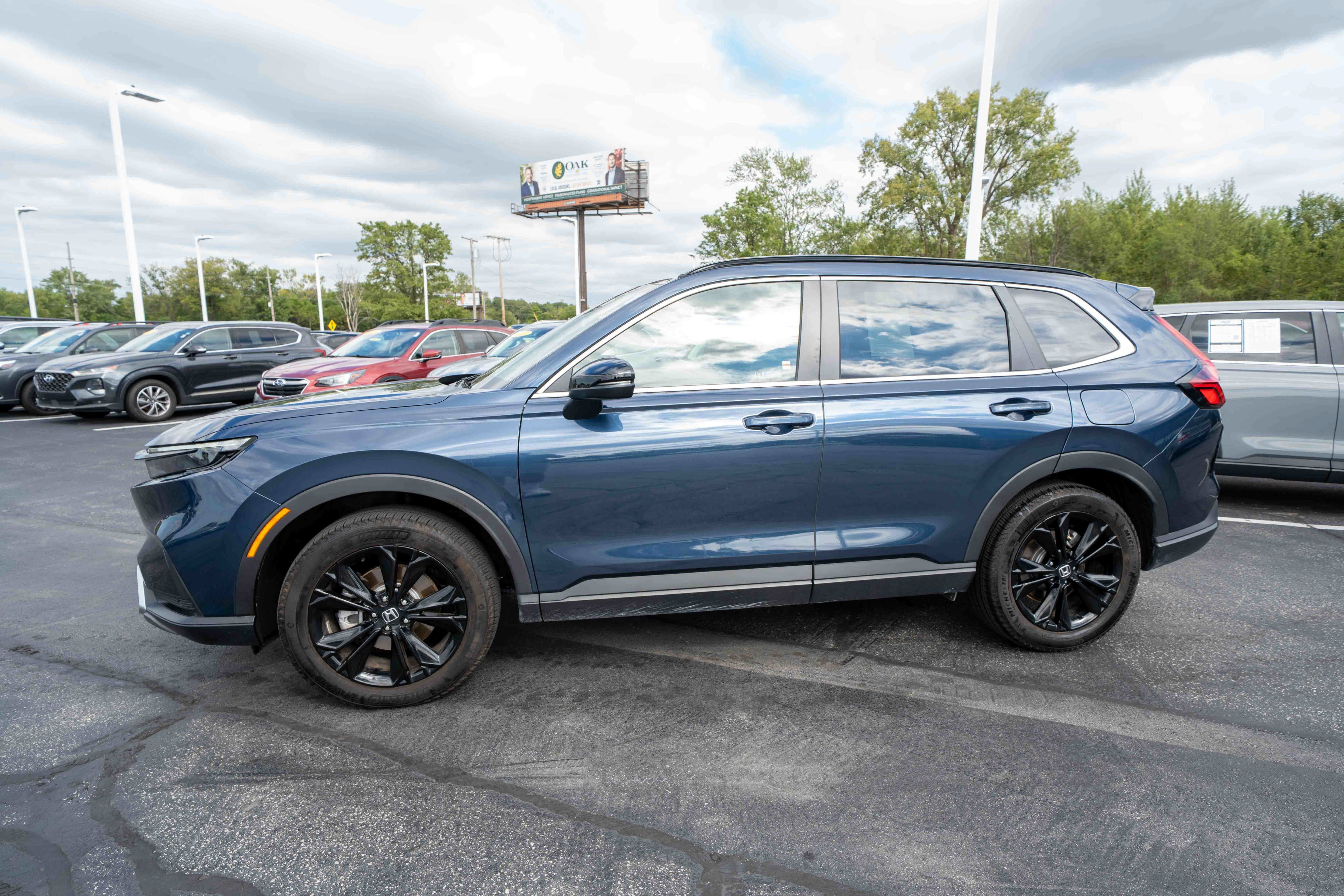 Used 2024 Honda CR-V Sport Touring image 3