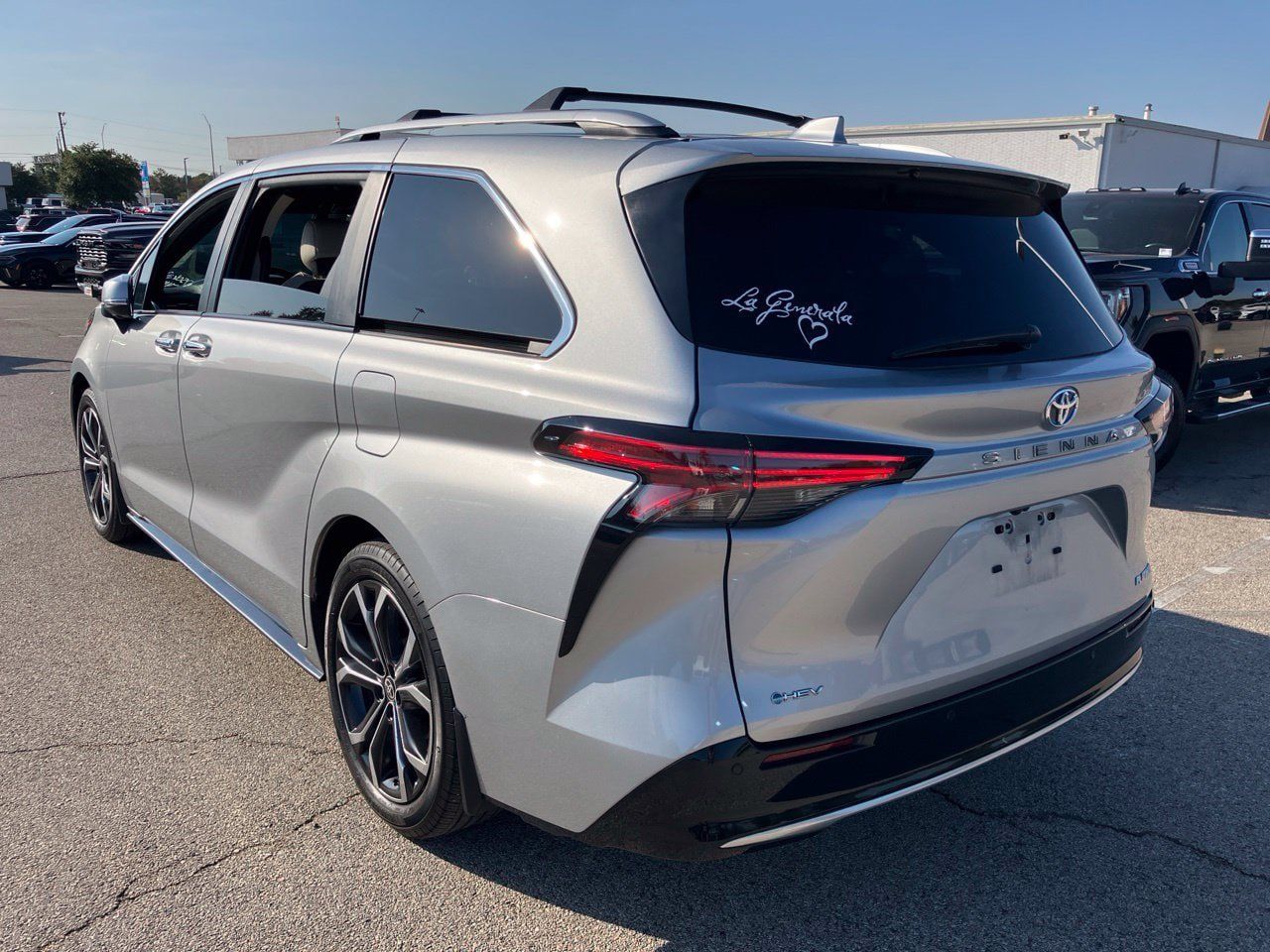 Used 2025 Toyota Sienna Platinum FWD image 6