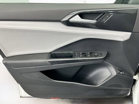 Used 2022 Volkswagen Taos SEL image 23