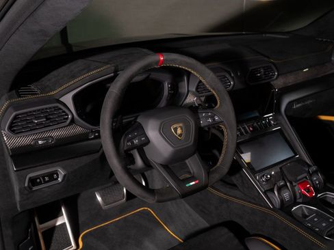 Used 2024 Lamborghini Urus Performante AWD/4WD image 9