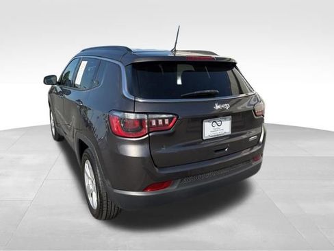 Used 2017 Jeep Compass Latitude FWD image 8